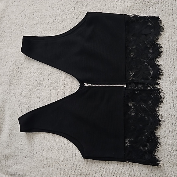 Forever 21 Cropped top with Lace detail - Picture 3 of 4